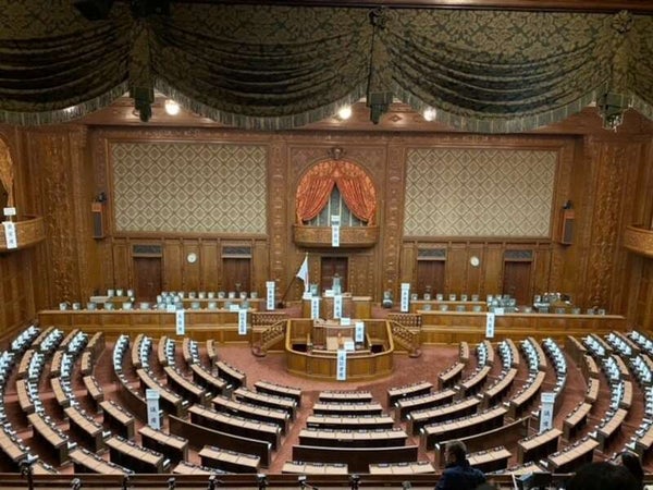 【群馬県内発】 新春!新総理就任で話題沸騰!案内人付で国会議事堂見学と日本でパンダを見られるラストチャンスかも?!上野動物公園2